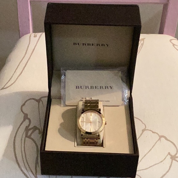 Burberry gold watch - Picture 1 of 7
